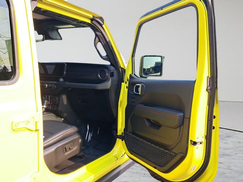 Used 2024 Jeep Gladiator Rubicon AWD/4WD image 15