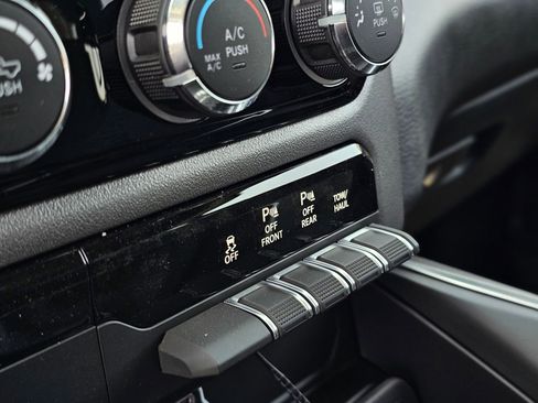 New 2026 RAM 1500 Express AWD/4WD image 11