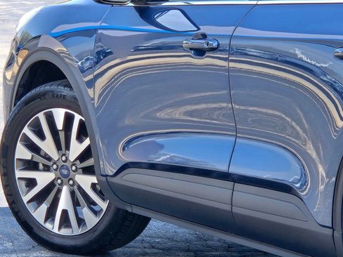 Used 2020 Ford Escape Titanium w/ Titanium Premium Package 2.0 image 17