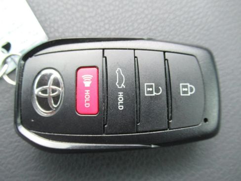 Used 2026 Toyota Camry Hybrid FWD image 29