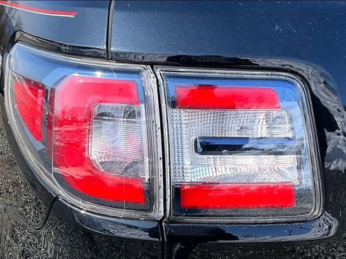 Used 2017 GMC Acadia Limited SLT image 28