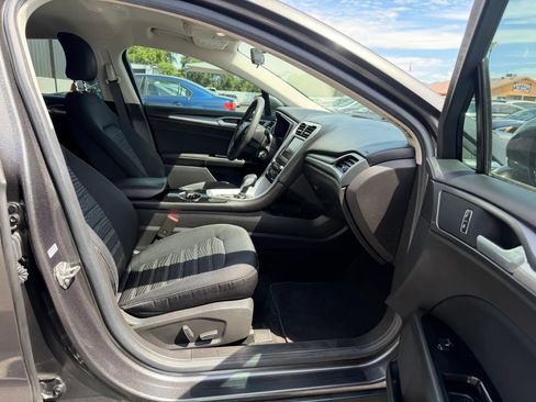 Used 2016 Ford Fusion SE FWD image 25