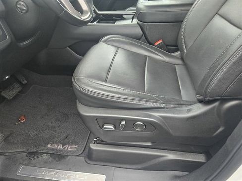 Used 2023 GMC Yukon Denali image 22