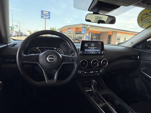 Used 2025 Nissan Sentra SR FWD image 10