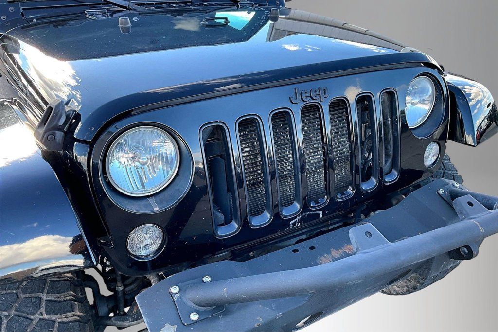 Used 2016 Jeep Wrangler Unlimited Sahara AWD/4WD image 27