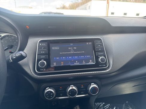 Used 2020 Nissan Kicks S image 8