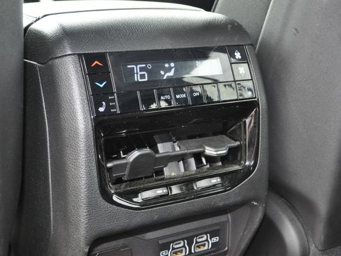 Used 2024 Jeep Grand Cherokee L Limited image 16