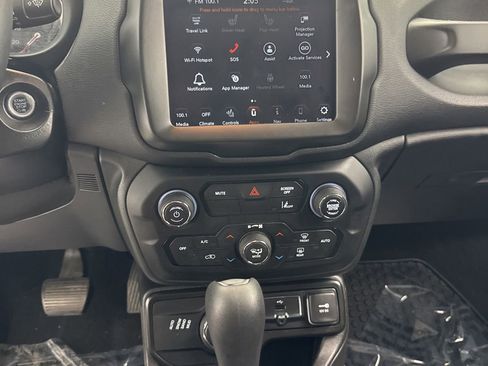 Used 2023 Jeep Renegade Latitude w/ Premium Group AWD/4WD image 10