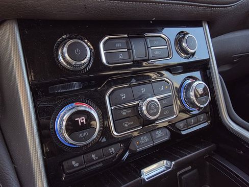 Used 2021 GMC Yukon Denali w/ Denali Ultimate Package image 19