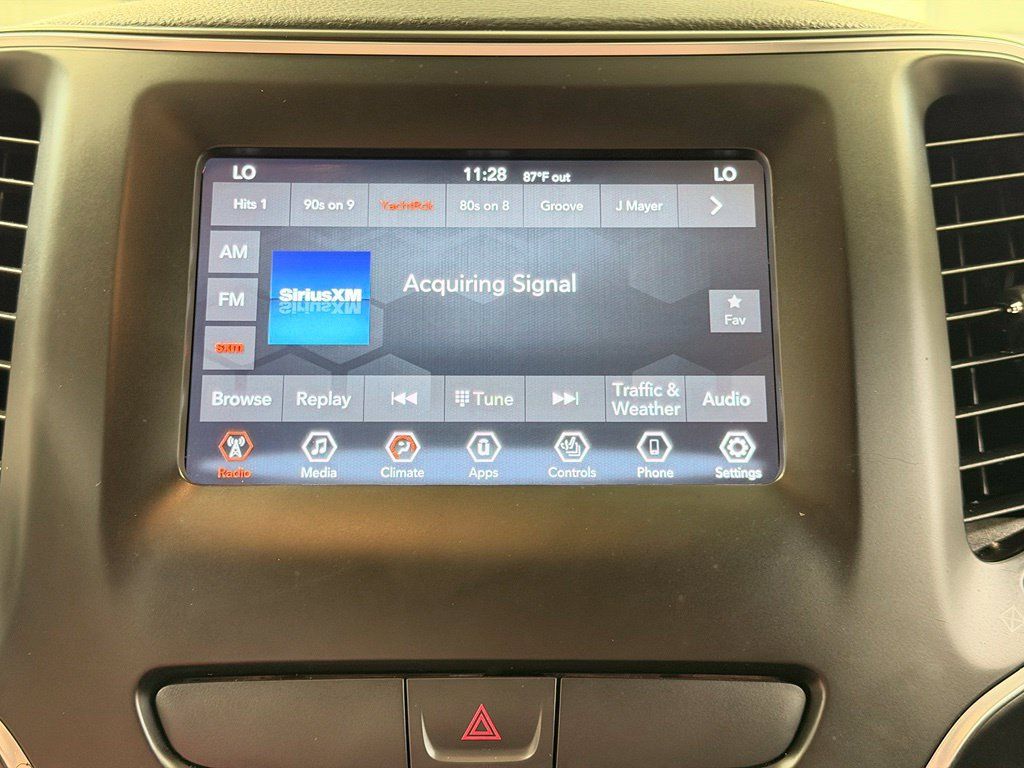 Used 2019 Jeep Cherokee Latitude Plus w/ Comfort/Convenience Group FWD image 48