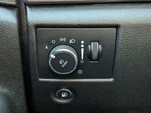 Used 2021 Jeep Grand Cherokee Laredo X image 22