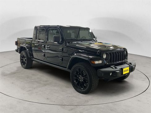 Used 2025 Jeep Gladiator Sport image 7
