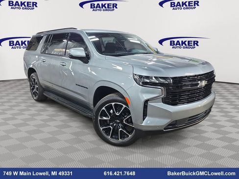 Used 2024 Chevrolet Suburban RST w/ Luxury Package image 3