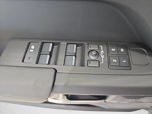 New 2025 Land Rover Defender 110 S AWD/4WD image 27