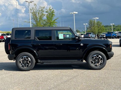 New 2026 Ford Bronco Outer Banks AWD/4WD image 9