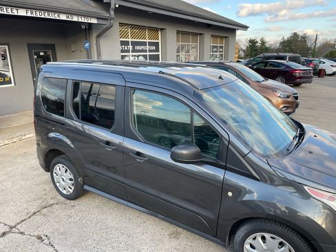 Used 2016 Ford Transit Connect XLT image 18
