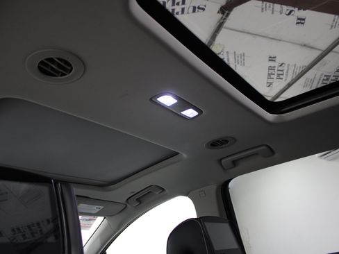 Used 2019 Buick Enclave Avenir w/ Avenir Technology Package FWD image 21