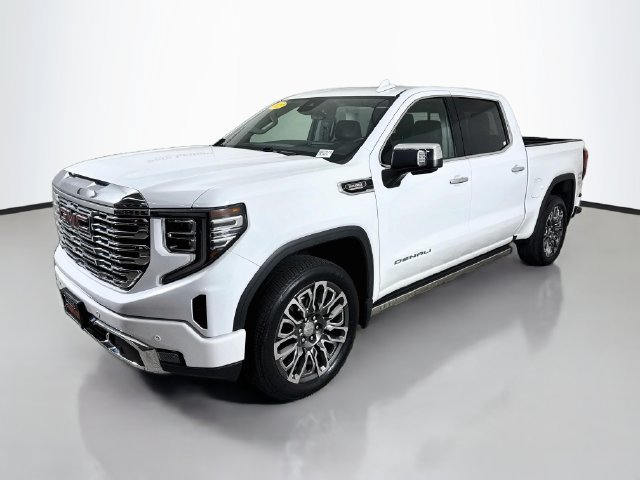 Used 2023 GMC Sierra 1500 Denali w/ Denali Reserve Package AWD/4WD image 3