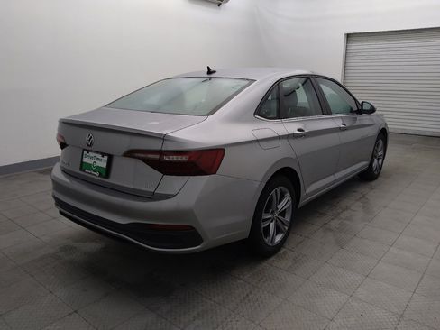 Used 2024 Volkswagen Jetta SE FWD image 9
