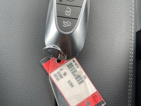 New 2025 Mercedes-Benz GLC 300 image 26