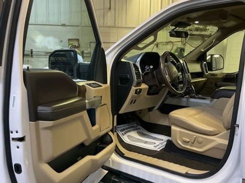 Used 2019 Ford F150 Lariat image 11