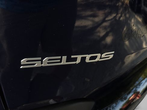 Used 2024 Kia Seltos EX FWD image 32
