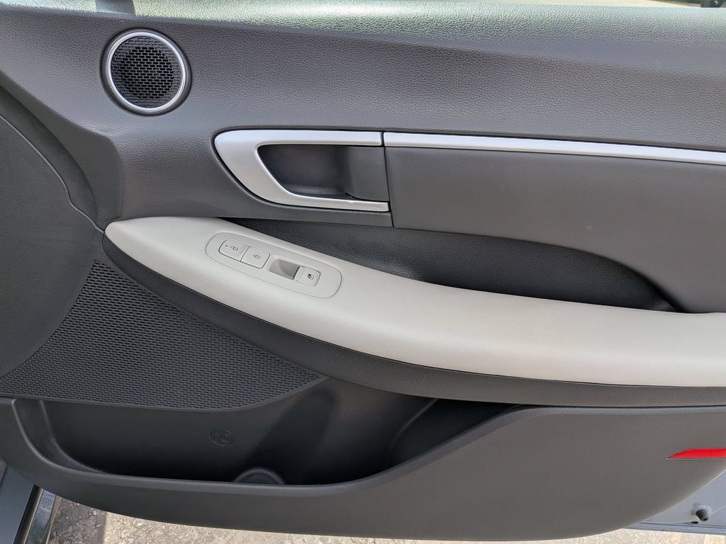 Used 2025 Hyundai Sonata SEL FWD image 32