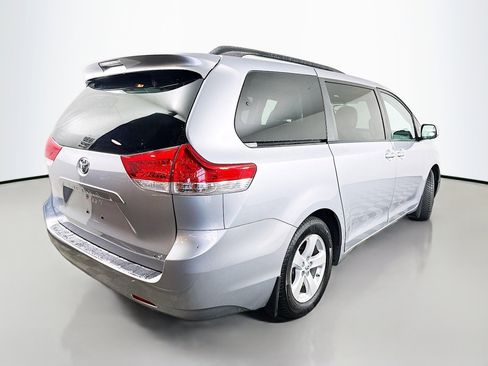 Used 2014 Toyota Sienna LE FWD image 7