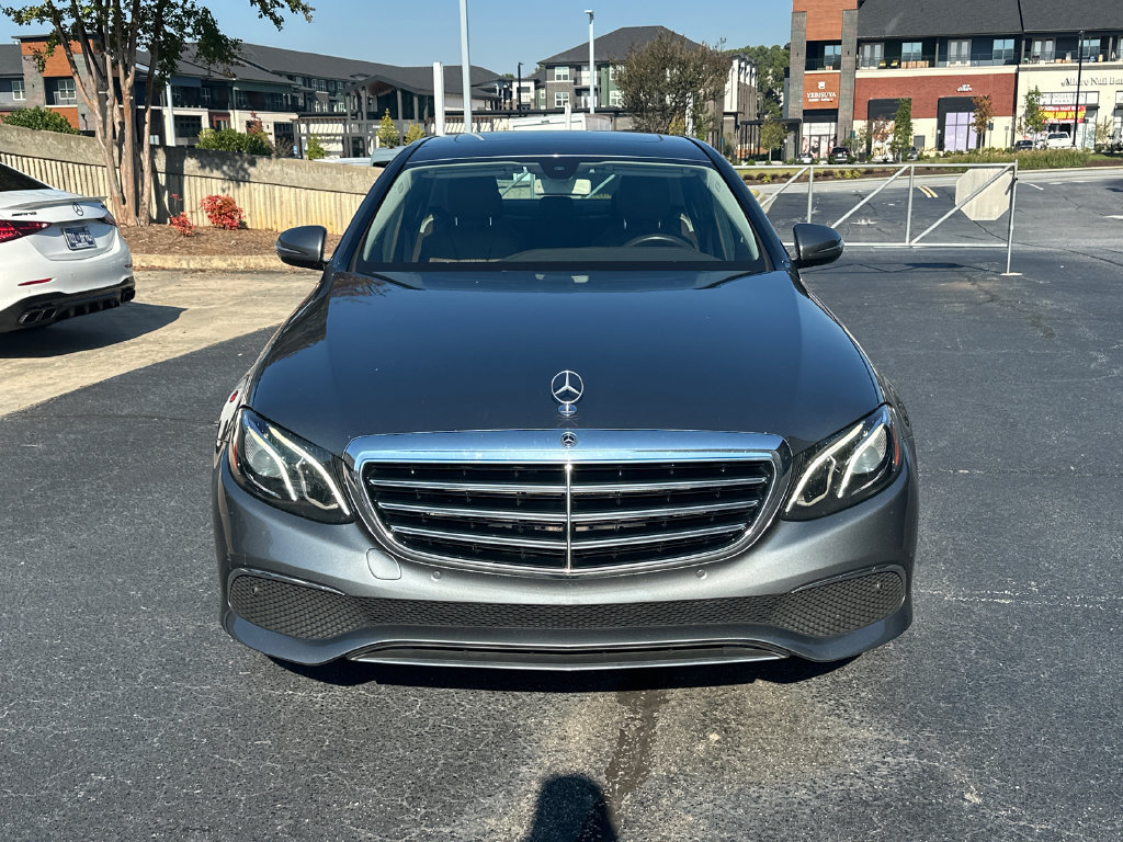 Used 2018 Mercedes-Benz E 400 4MATIC Sedan image 2