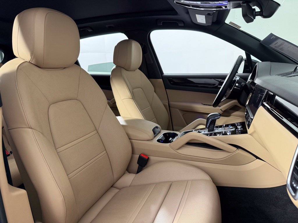 Certified 2023 Porsche Cayenne AWD/4WD image 17