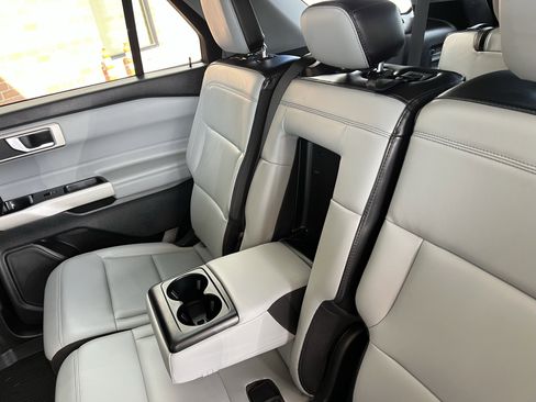 Used 2021 Ford Explorer XLT w/ Equipment Group 202A AWD/4WD image 23