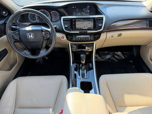 Used 2017 Honda Accord Touring image 15