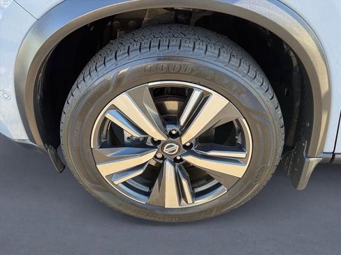 Used 2021 Nissan Rogue Platinum image 9