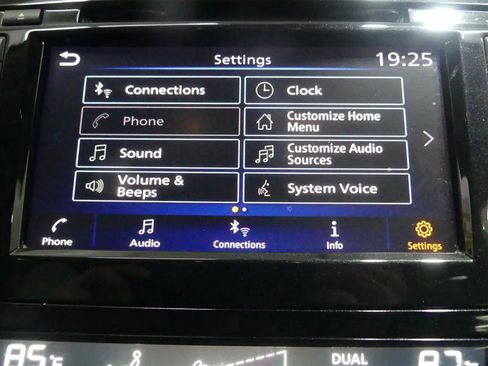 Used 2019 Nissan Rogue SV image 42