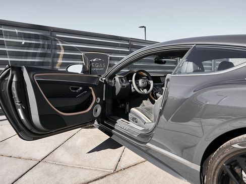 Used 2025 Bentley Continental GT Speed image 23