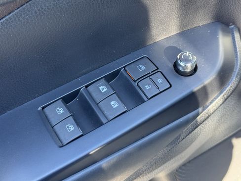 Used 2019 Toyota Highlander XLE image 24