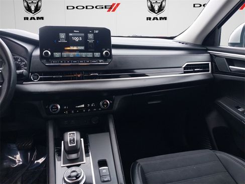 Used 2024 Mitsubishi Outlander SE image 9