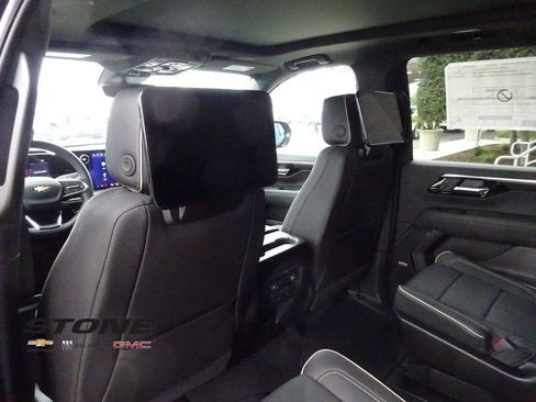 New 2026 Chevrolet Suburban Premier image 20