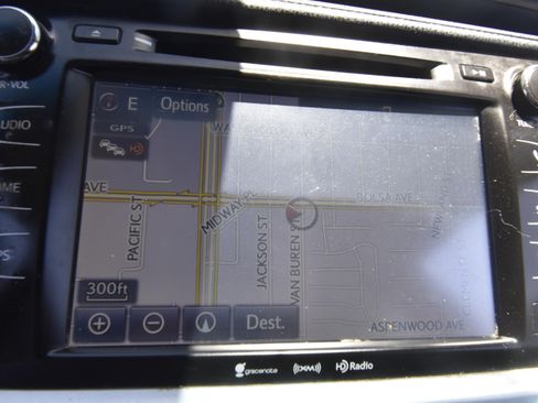 Used 2019 Toyota Highlander XLE FWD image 7