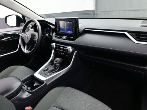 Used 2021 Toyota RAV4 XLE w/ Convenience Package image 15