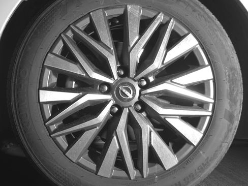 Used 2025 Nissan Altima 2.5 SV FWD image 12
