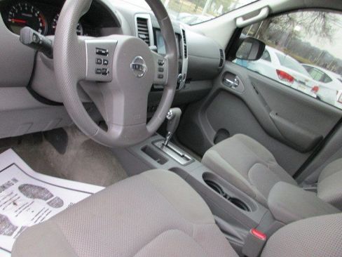 Used 2014 Nissan Frontier SV w/ SV Value Truck Package AWD/4WD image 17