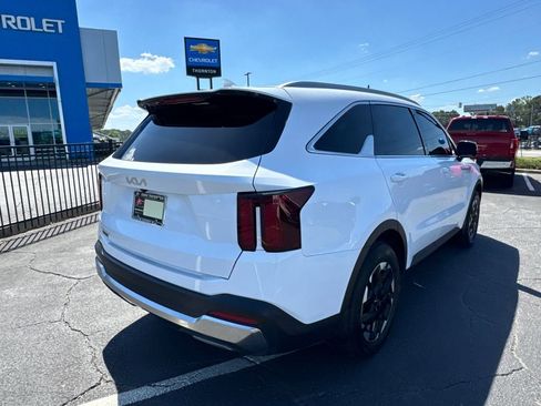 Used 2025 Kia Sorento S FWD image 6