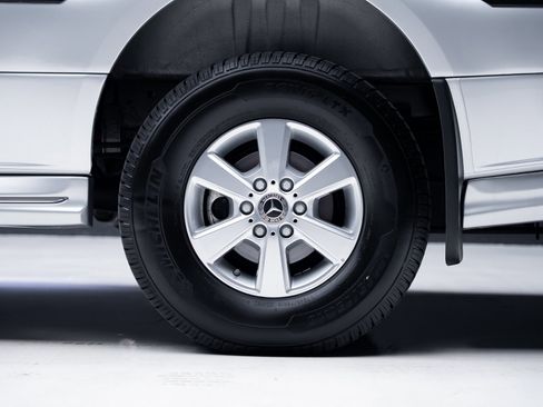 Used 2022 Mercedes-Benz Sprinter 144 Cargo image 21