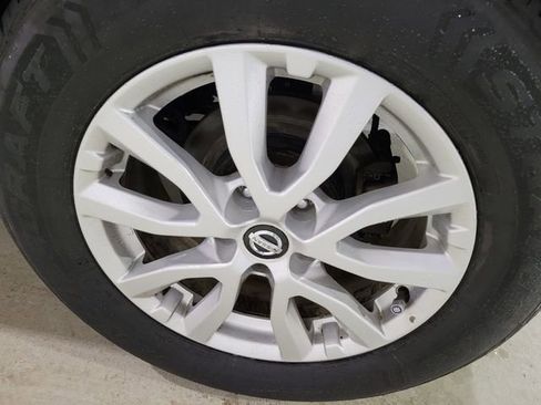Used 2017 Nissan Rogue SV image 22