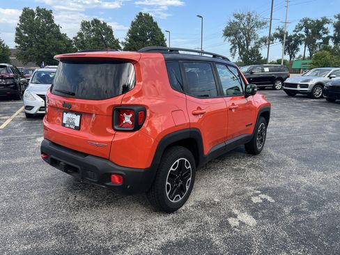 Used 2016 Jeep Renegade Trailhawk w/ Popular Equipment Group AWD/4WD image 7