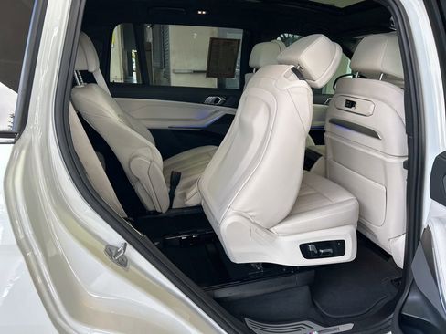 Used 2024 BMW X7 xDrive40i w/ Executive Package image 34