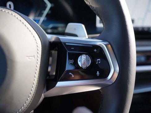 Used 2025 BMW 750e xDrive image 19