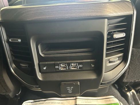 Used 2025 RAM 2500 Laramie AWD/4WD image 33