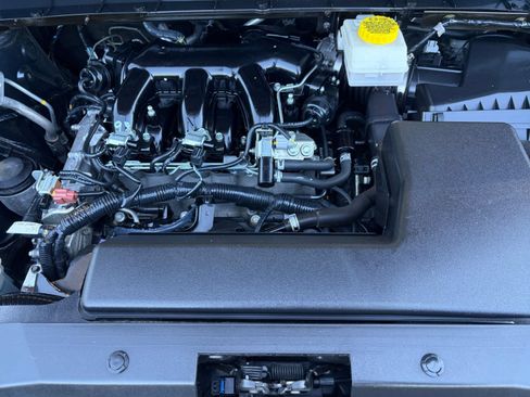 Used 2025 Nissan Pathfinder SV AWD/4WD image 34